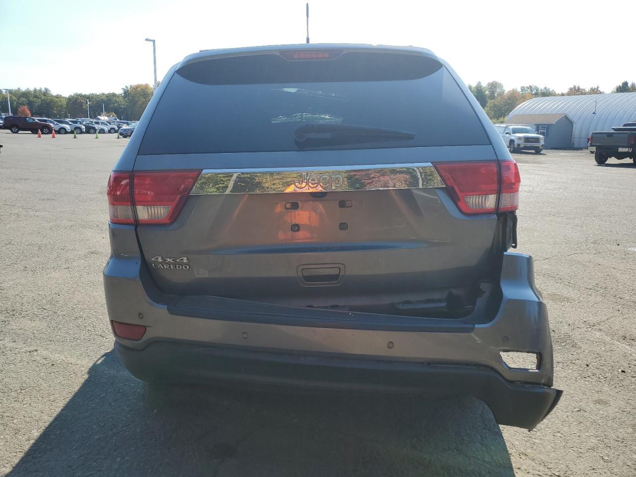 2012 Jeep Grand Cherokee Laredo - Image 6