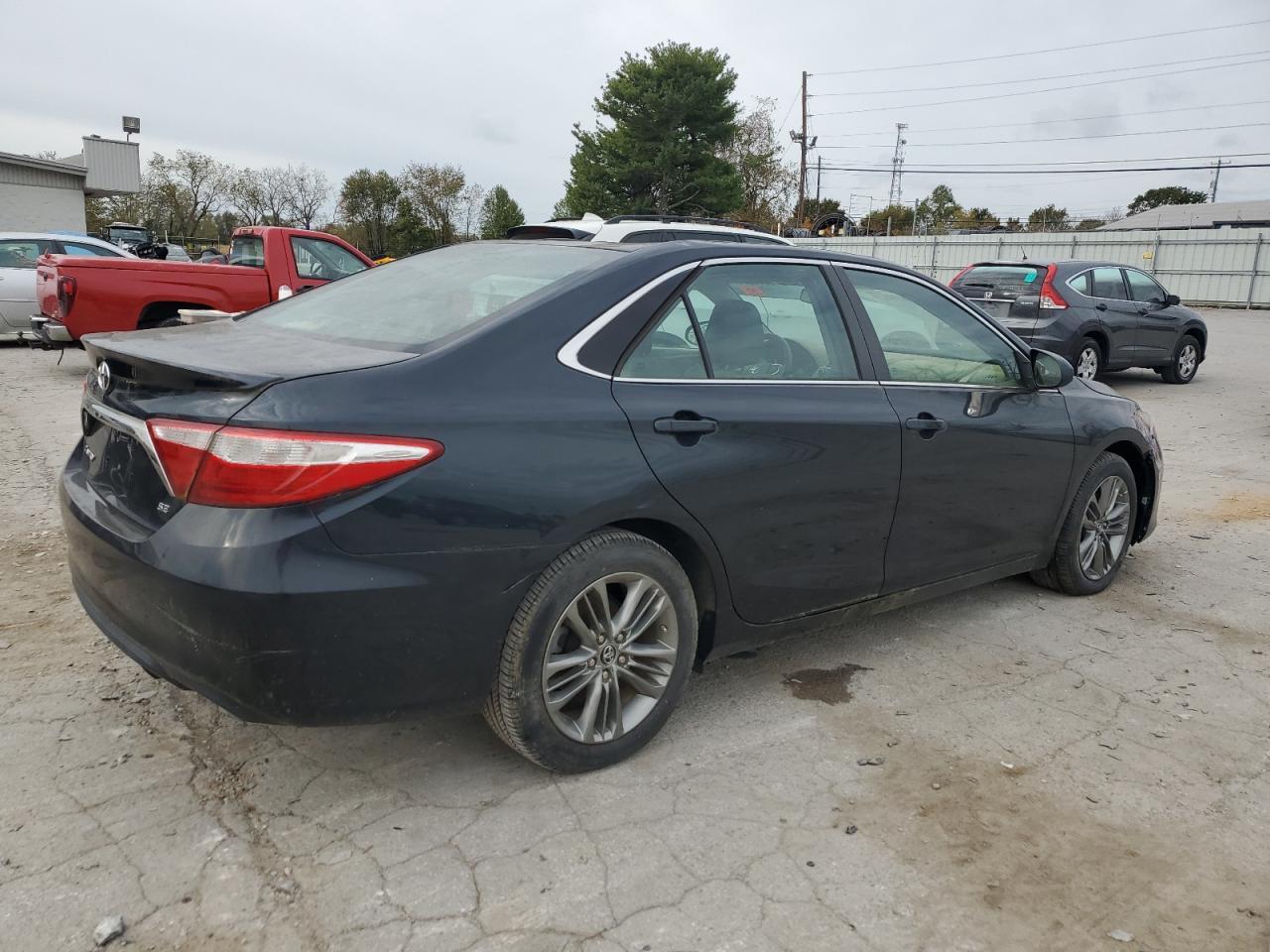 2016 Toyota Camry Le - Фото 3