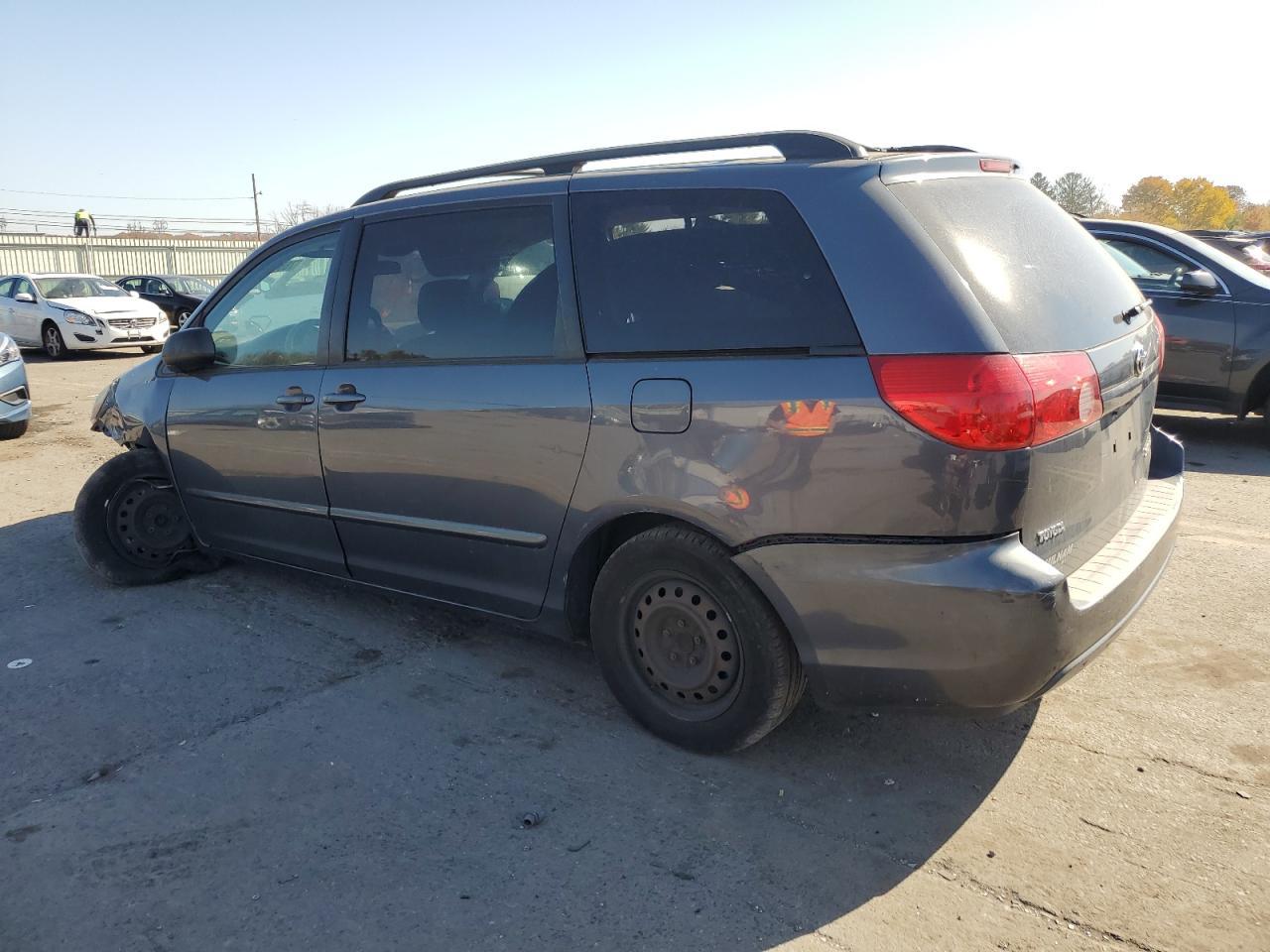 2008 Toyota Sienna Ce - Image 2