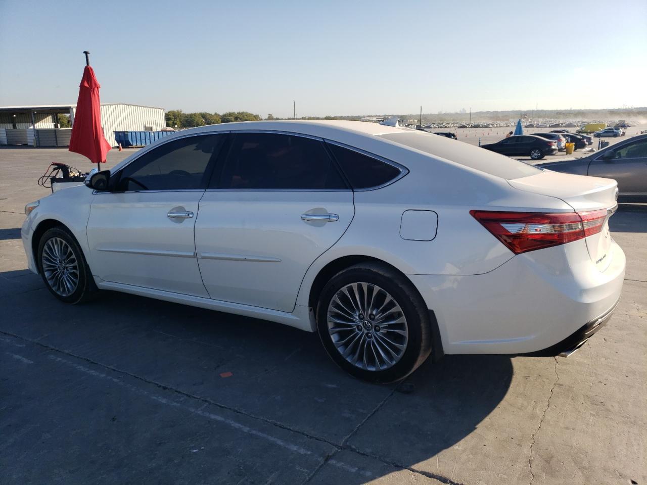 2016 Toyota Avalon Xle - Image 2