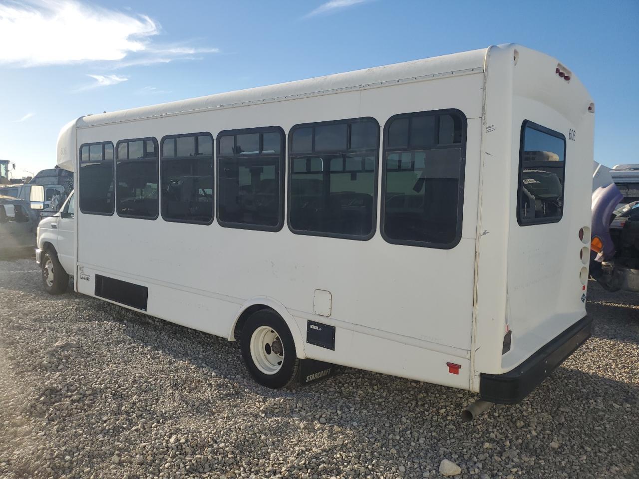 2016 Ford Econoline E450 Super Duty Cutaway Van - Фото 3