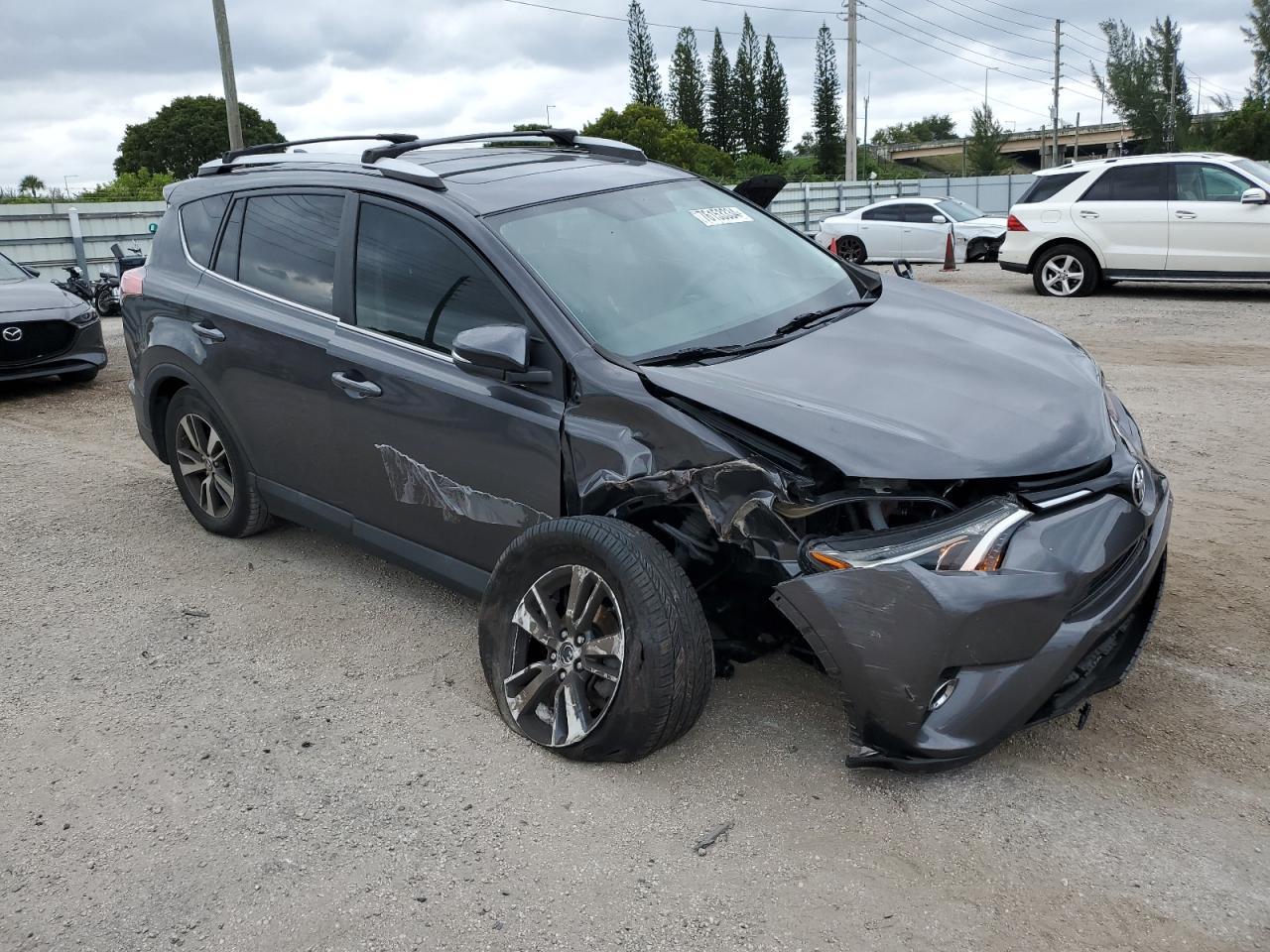 2016 Toyota Rav4 Xle - Image 4