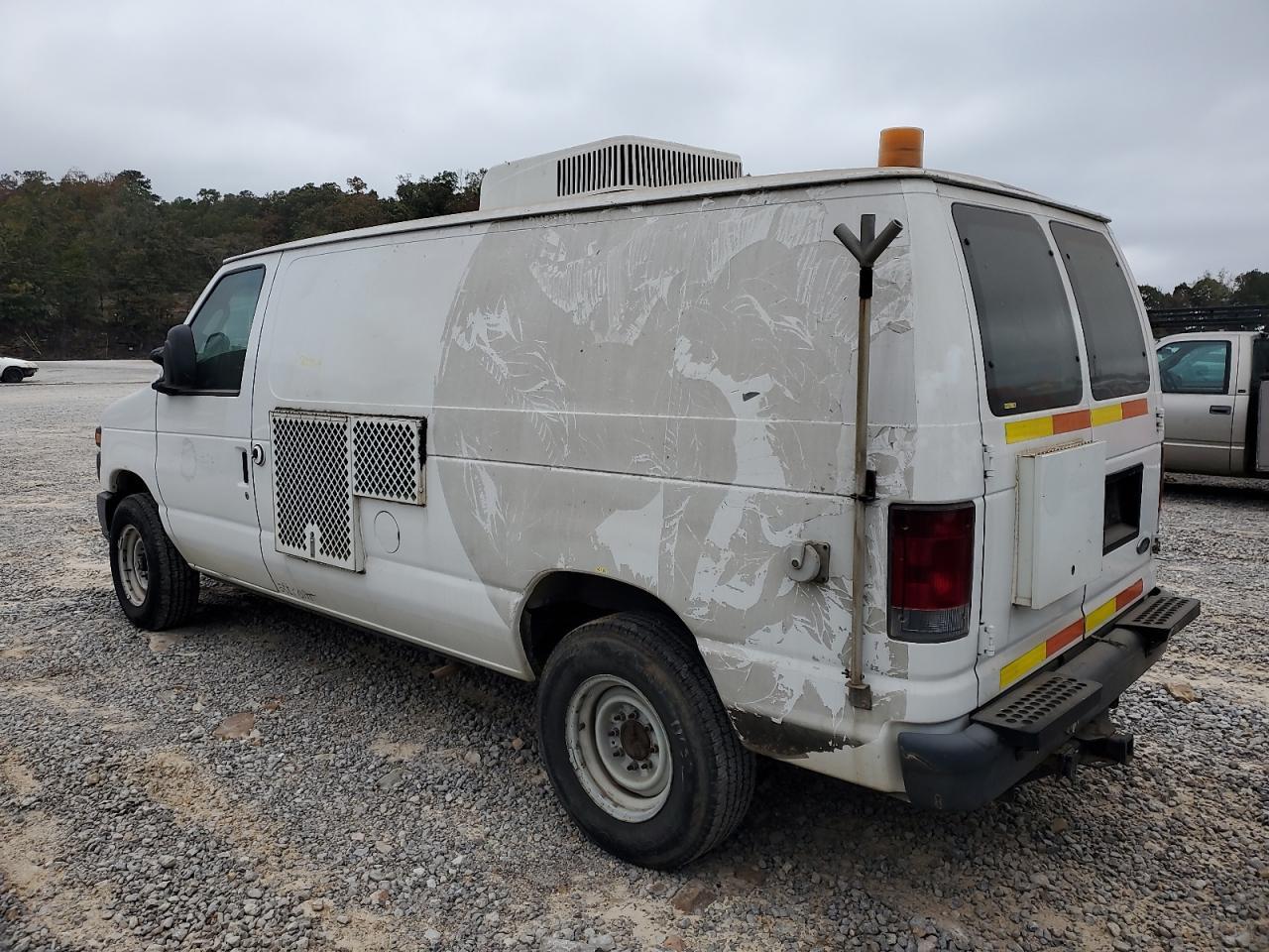 2008 Ford Econoline E350 Super Duty Van - Image 2