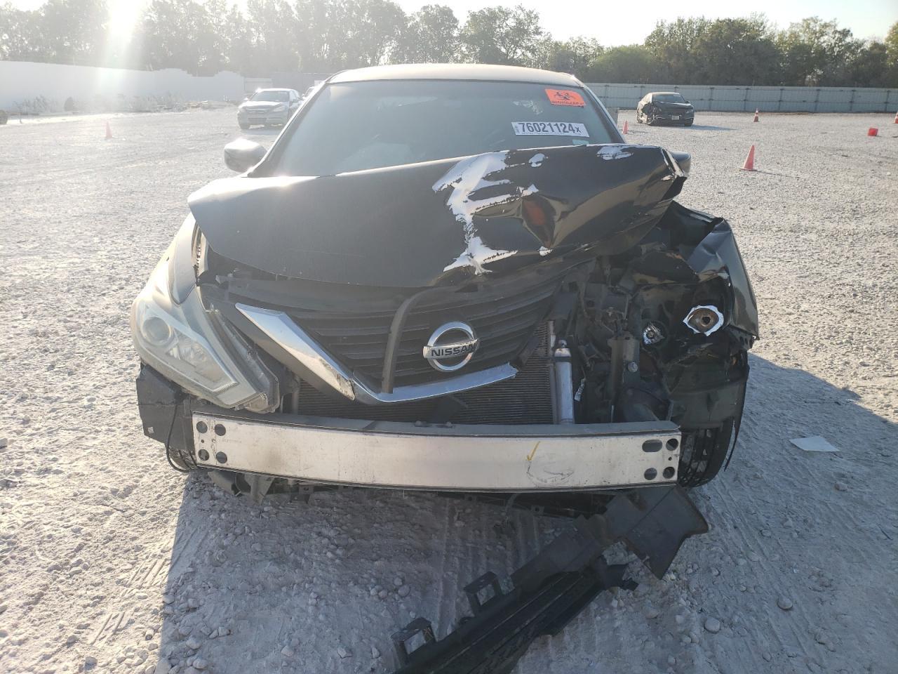 2017 Nissan Altima 2.5 - Image 5