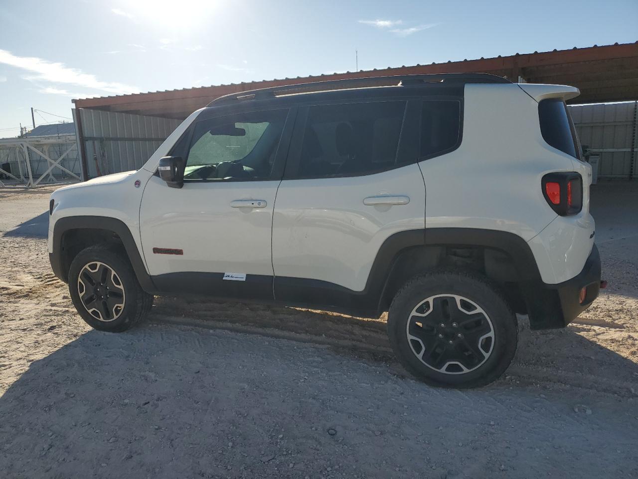 2016 Jeep Renegade Trailhawk - Image 2