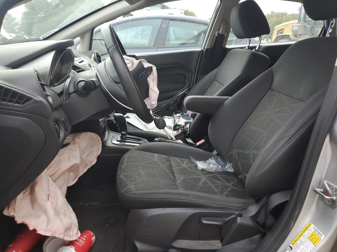 2013 Ford Fiesta Se - Фото 7