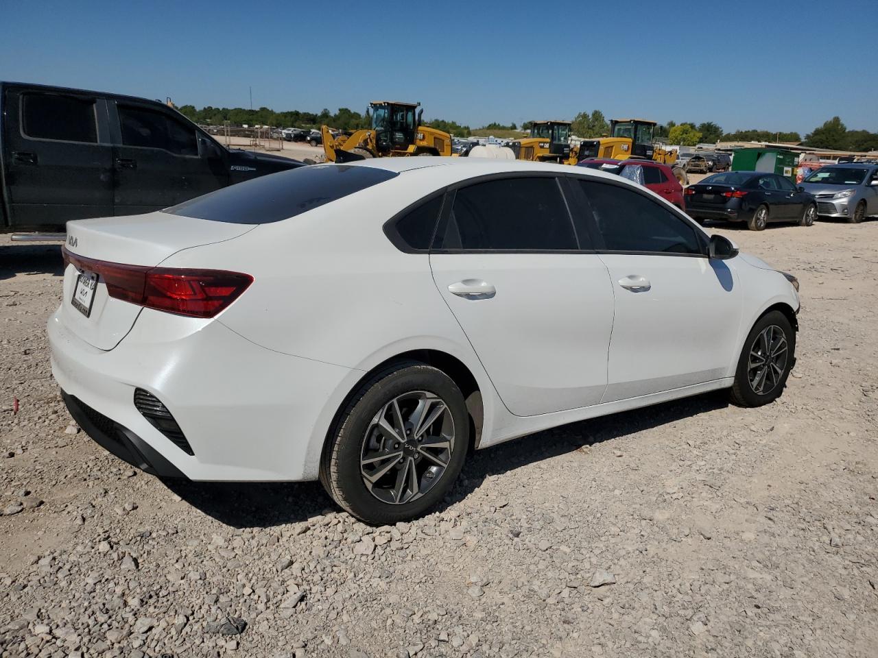 2024 Kia Forte Lxs - Image 3