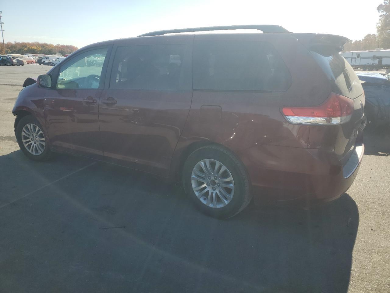 2011 Toyota Sienna Xle - Фото 2