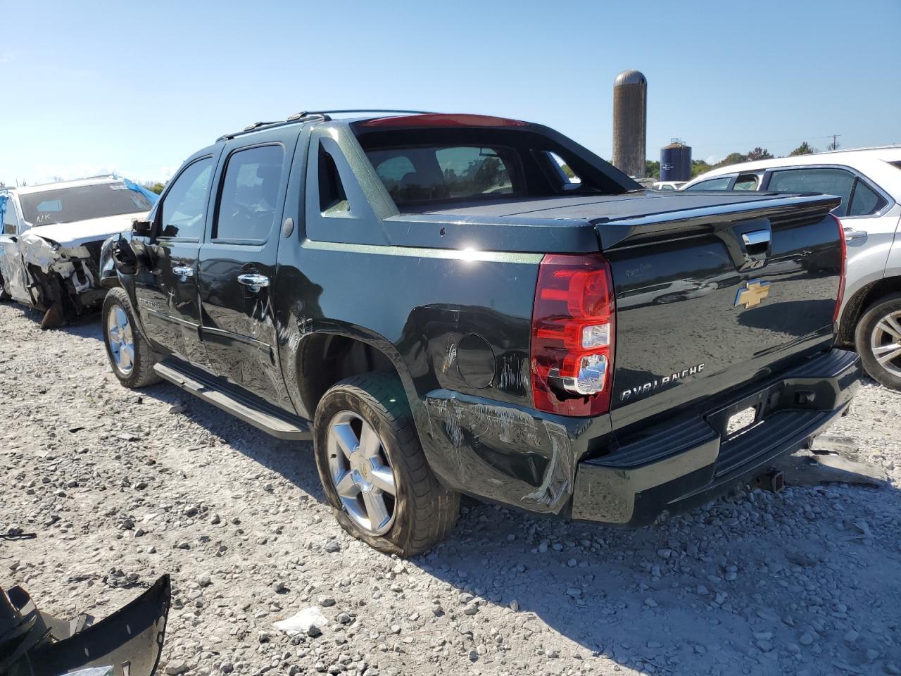 2013 Chevrolet Avalanche Lt - Фото 2