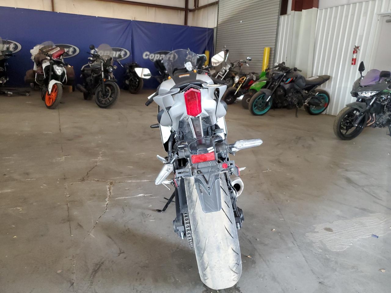 2024 Yamaha Yzfr7 - Фото 4