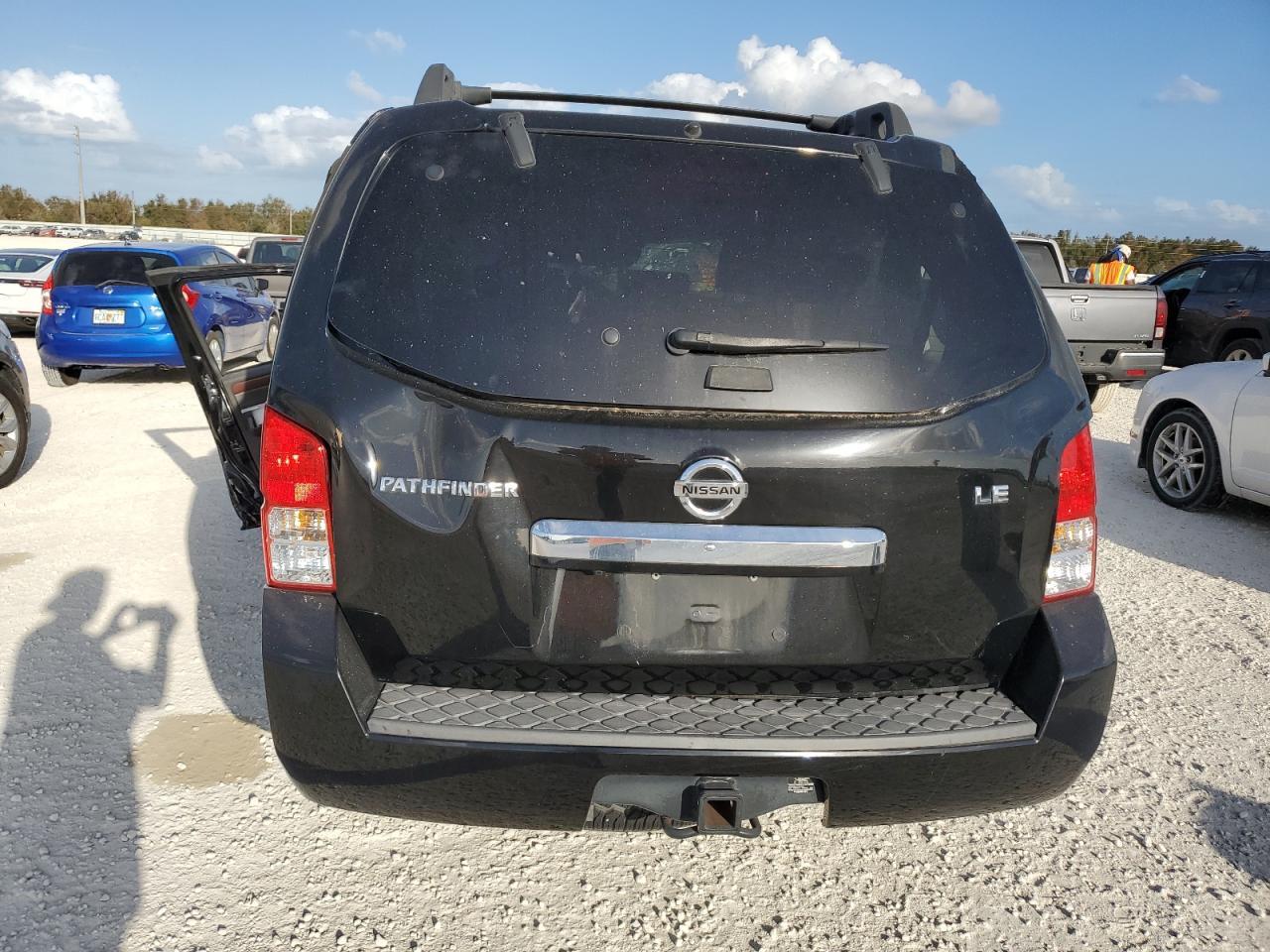 2011 Nissan Pathfinder S - Фото 6