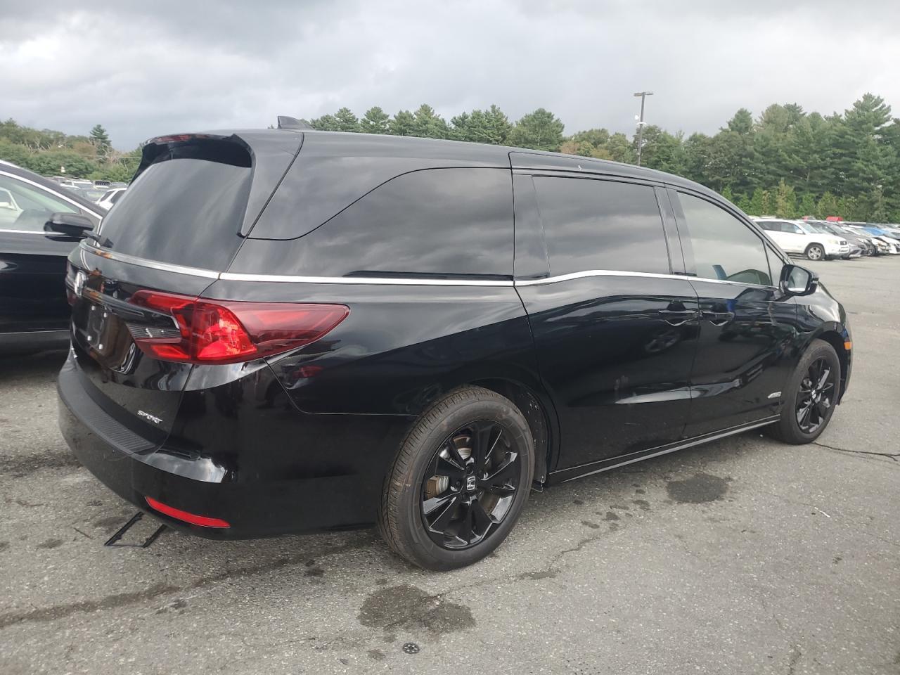 2024 Honda Odyssey Sport - Image 3