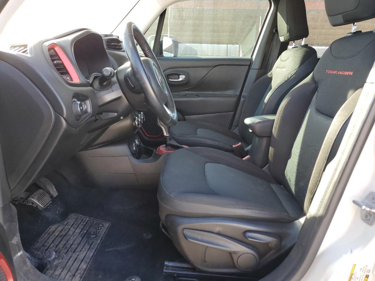 2016 Jeep Renegade Trailhawk - Image 7