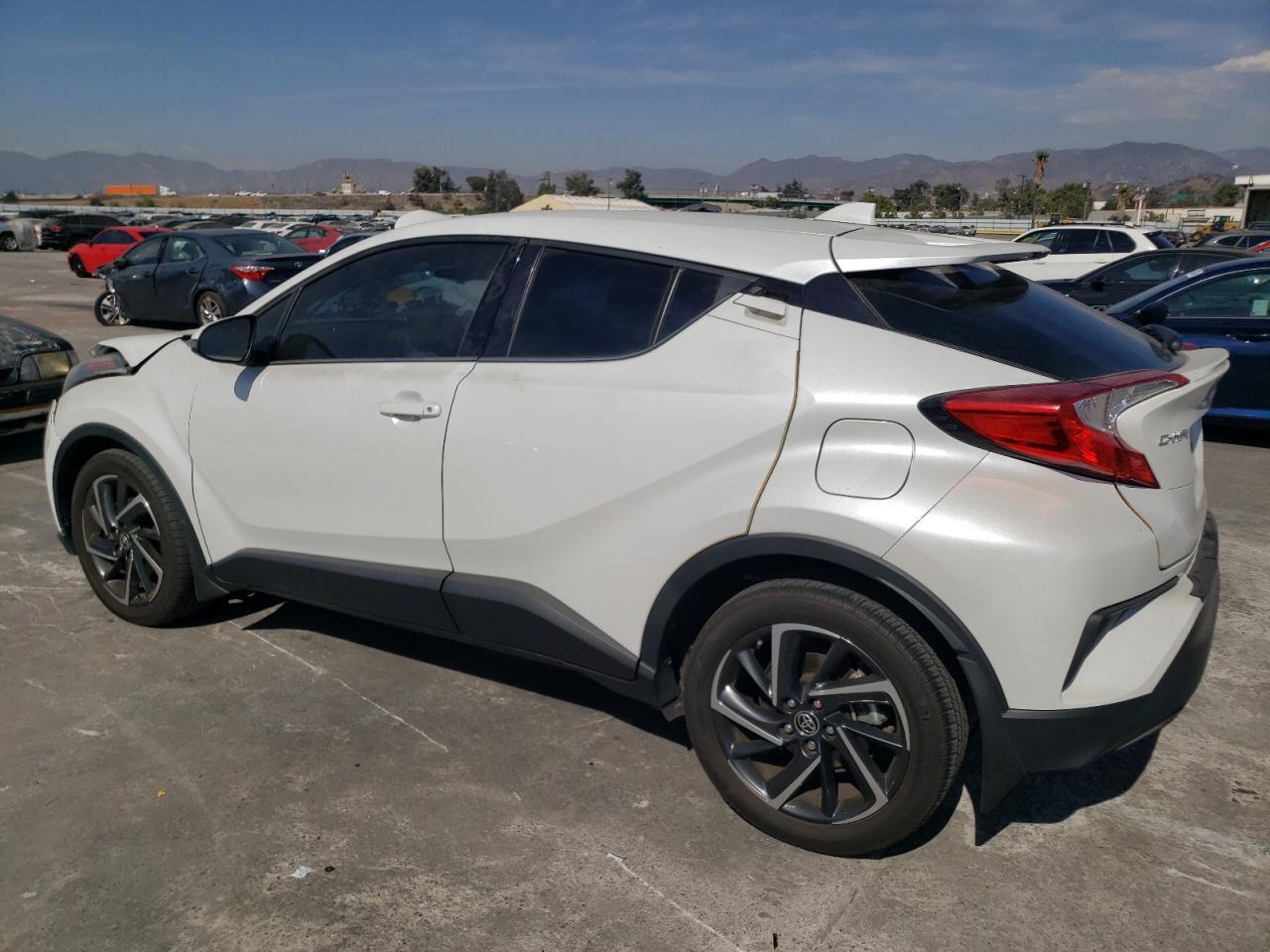 2022 Toyota C-Hr Xle - Image 2