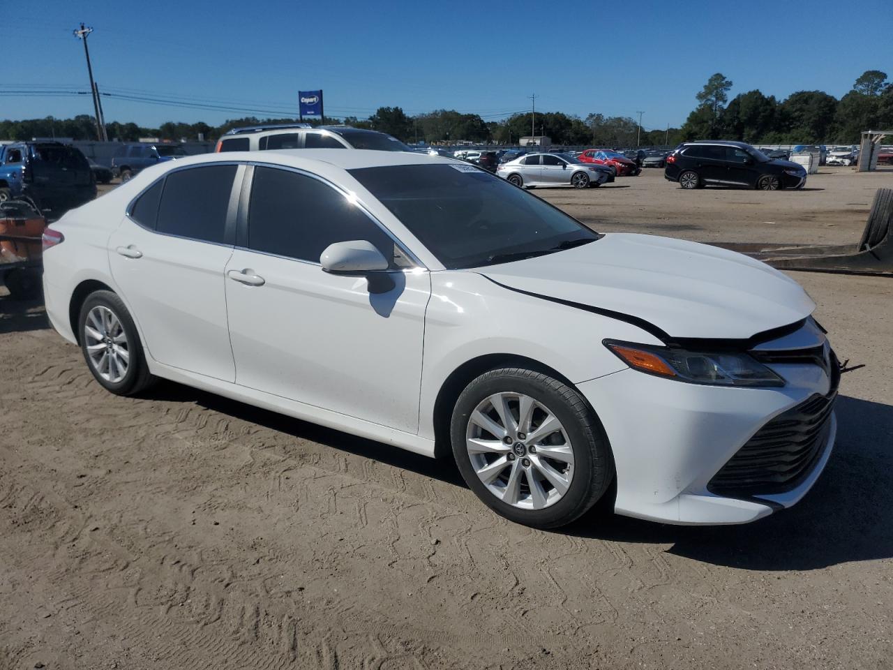 2018 Toyota Camry Le - Image 4