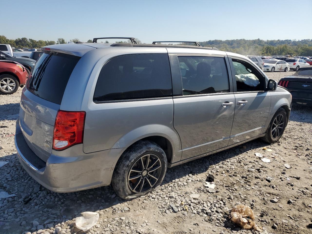 2018 Dodge Grand Caravan Gt - Image 3