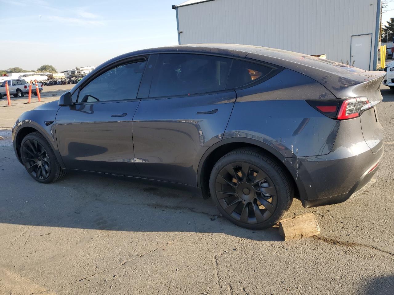 2023 Tesla Model Y - Image 2