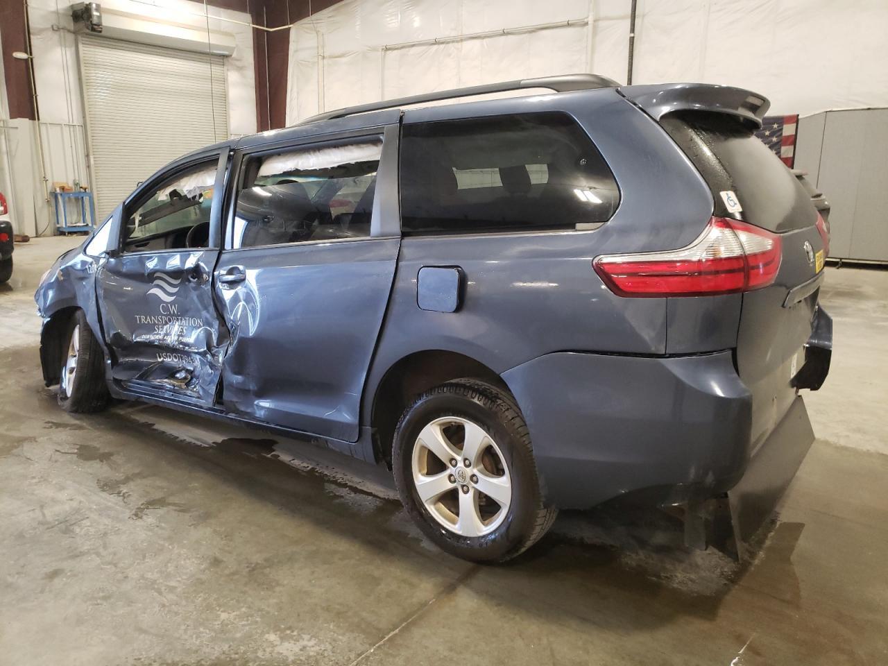 2015 Toyota Sienna Le - Фото 2