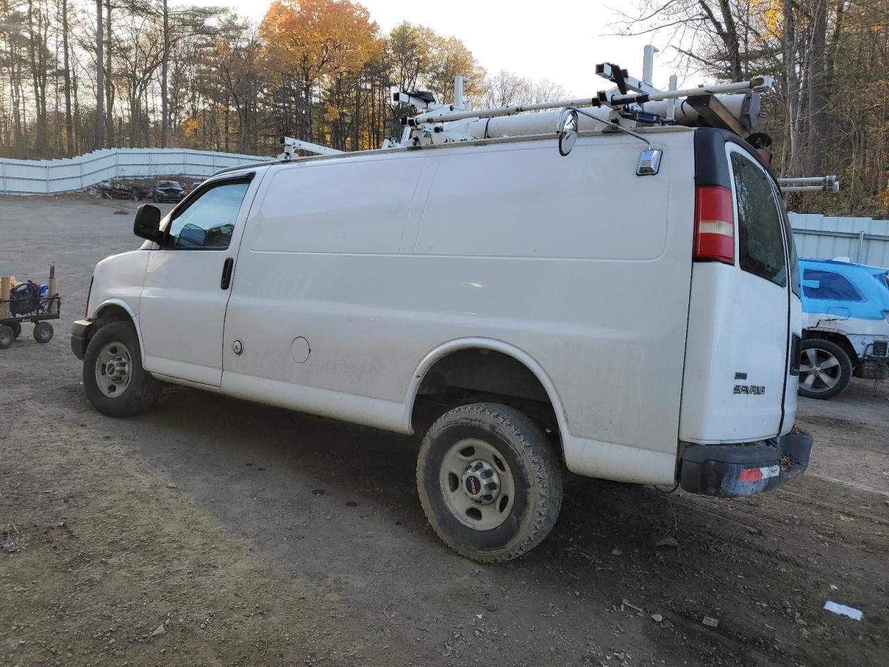2010 GMC Savana G3500 - Image 2