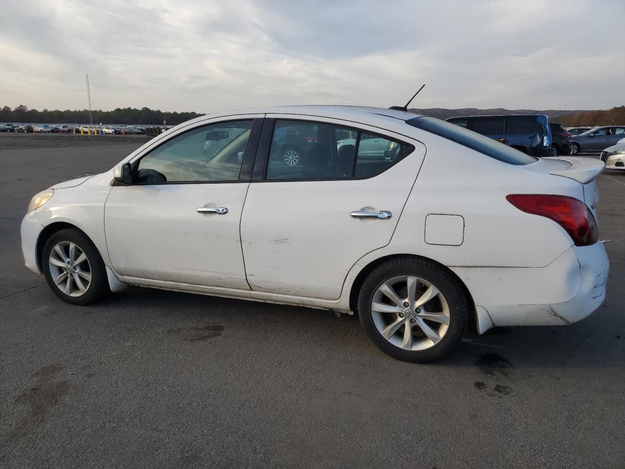 2014 Nissan Versa S - Фото 2
