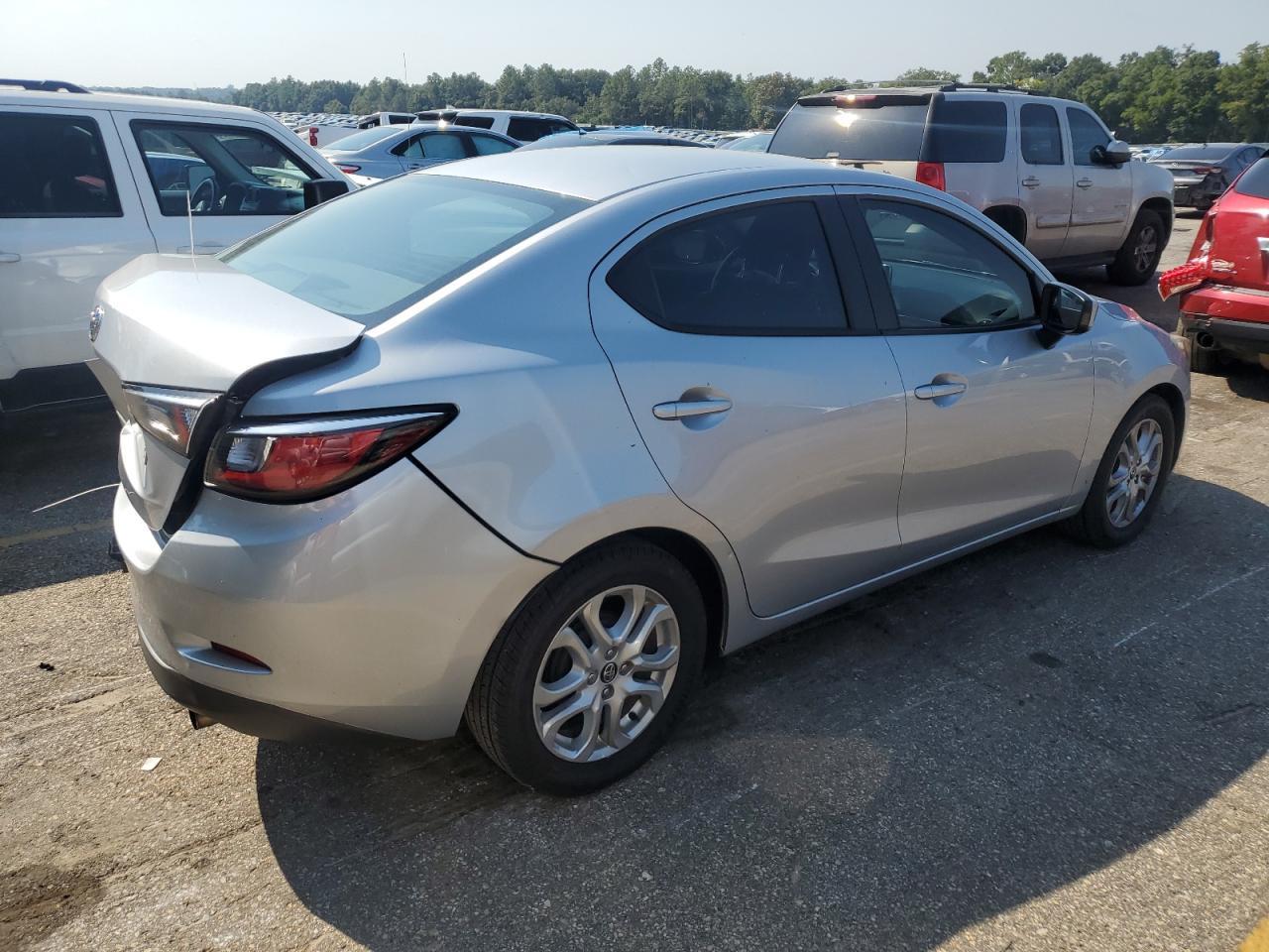 2018 Toyota Yaris Ia - Фото 3