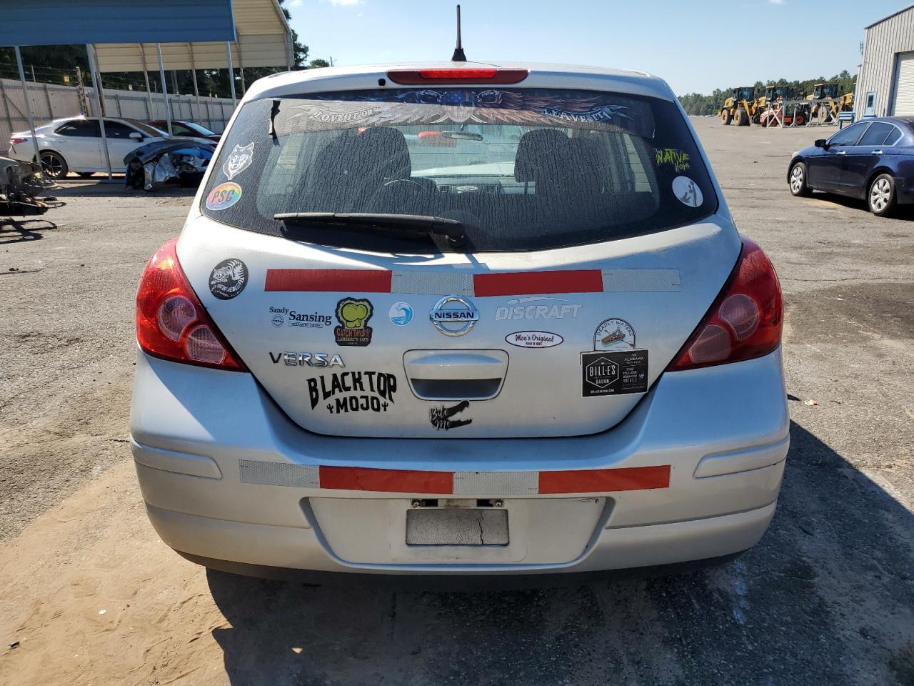 2011 Nissan Versa S - Фото 6