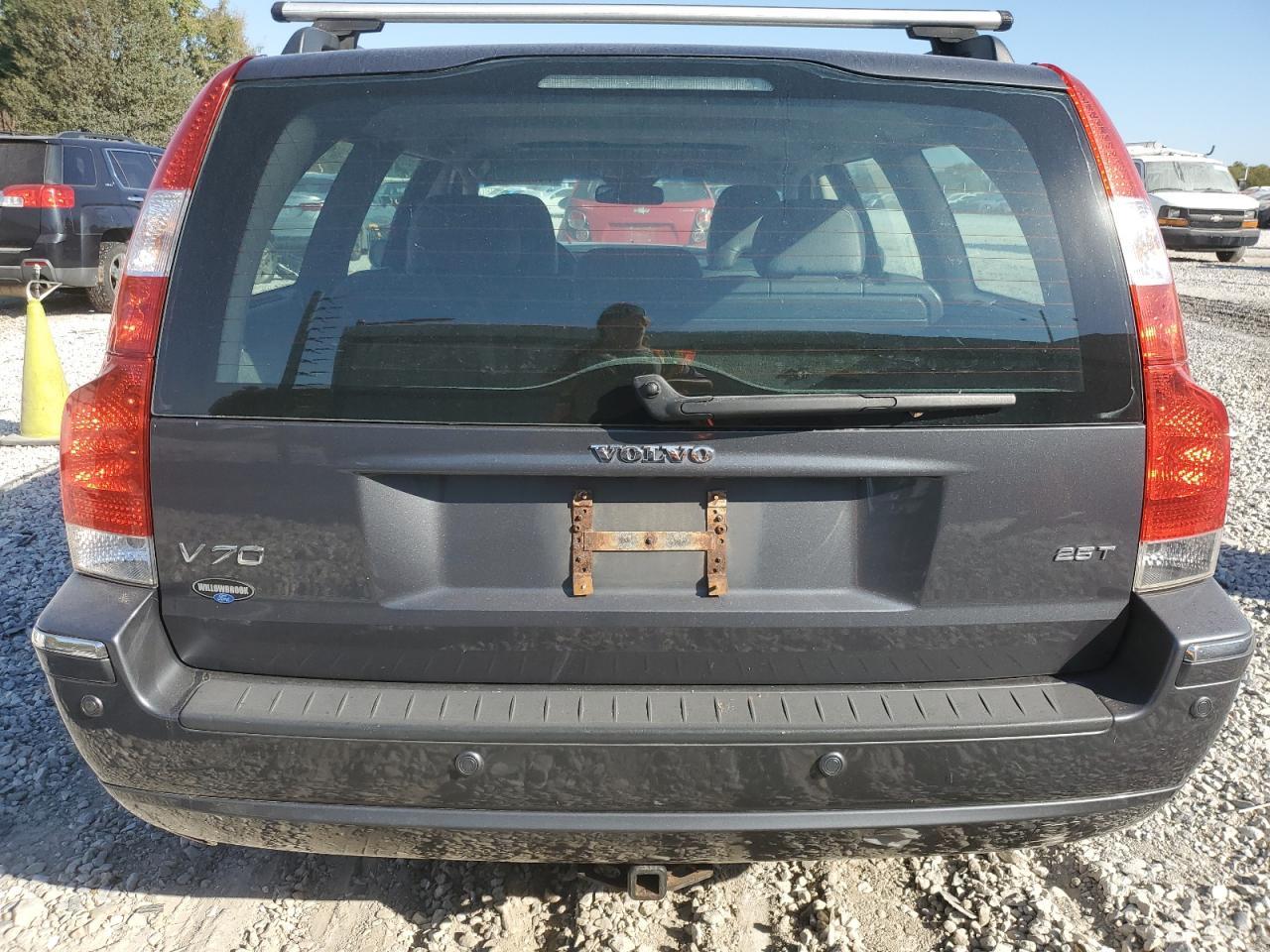 2007 Volvo V70 2.5T - Image 6