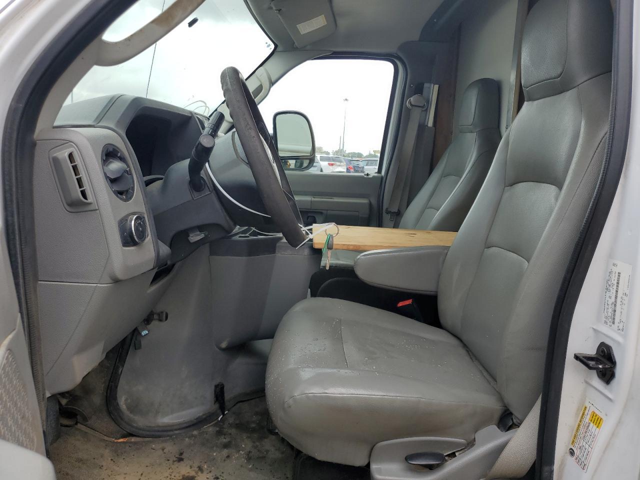 2022 Ford Econoline E450 Super Duty Cutaway Van - Фото 7