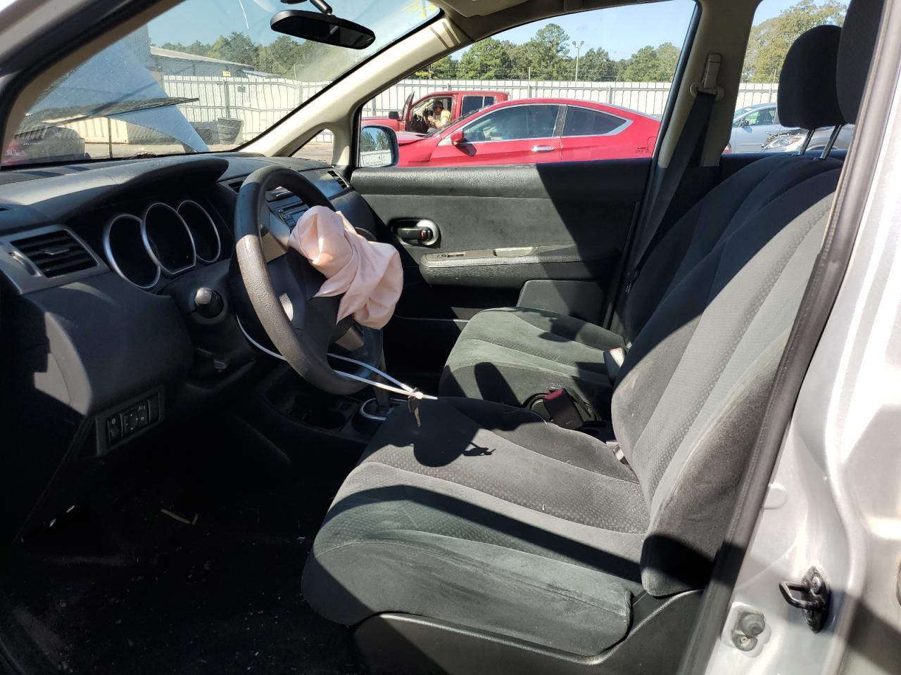 2011 Nissan Versa S - Фото 7