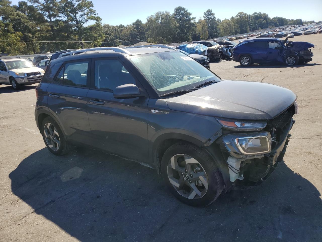 2023 Hyundai Venue Sel - Image 4