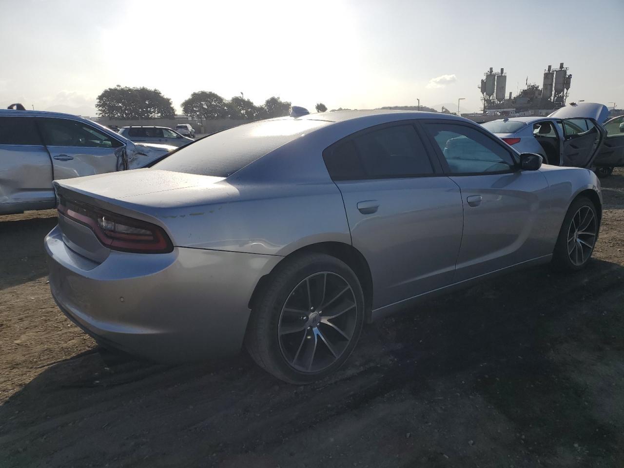 2015 Dodge Charger Sxt - Image 3