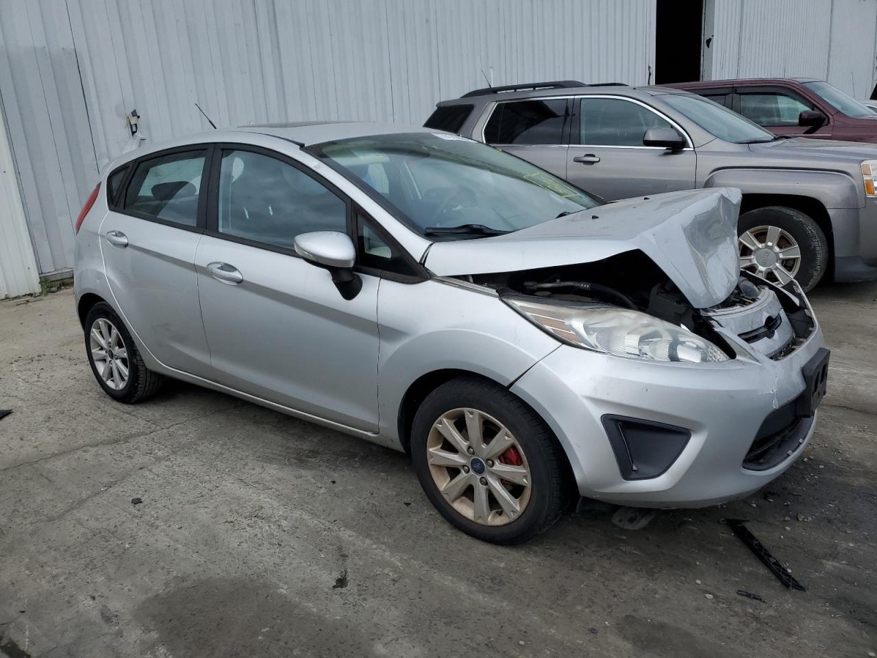 2013 Ford Fiesta Se - Фото 4