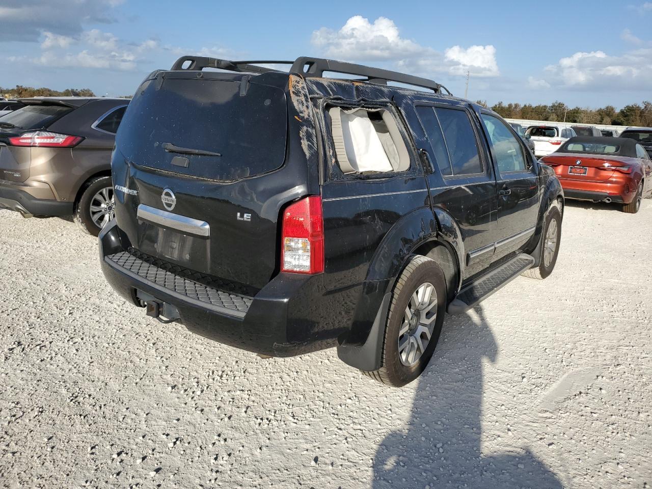 2011 Nissan Pathfinder S - Фото 3