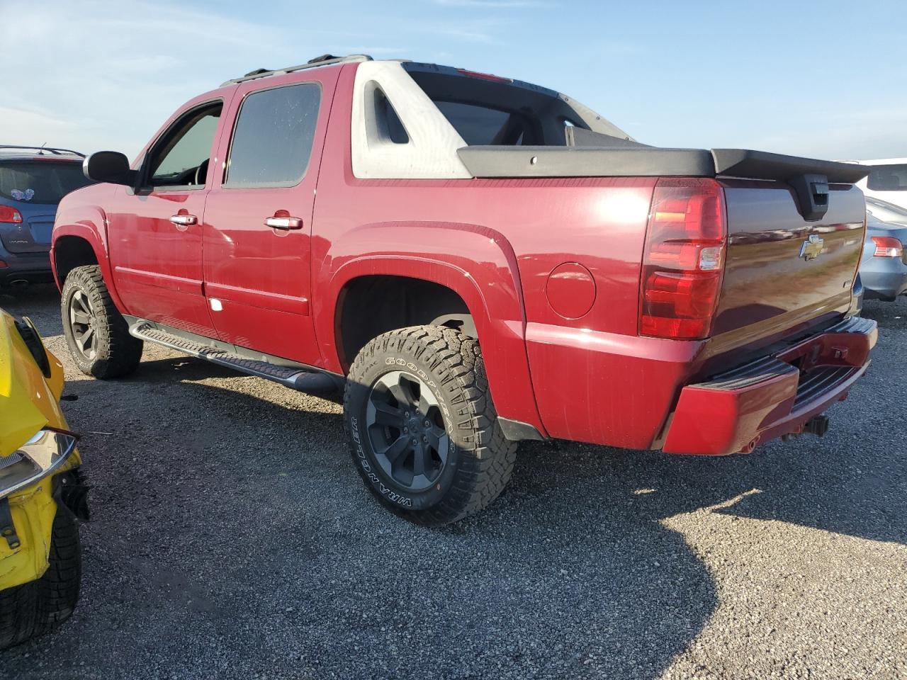 2007 Chevrolet Avalanche C1500 - Image 2