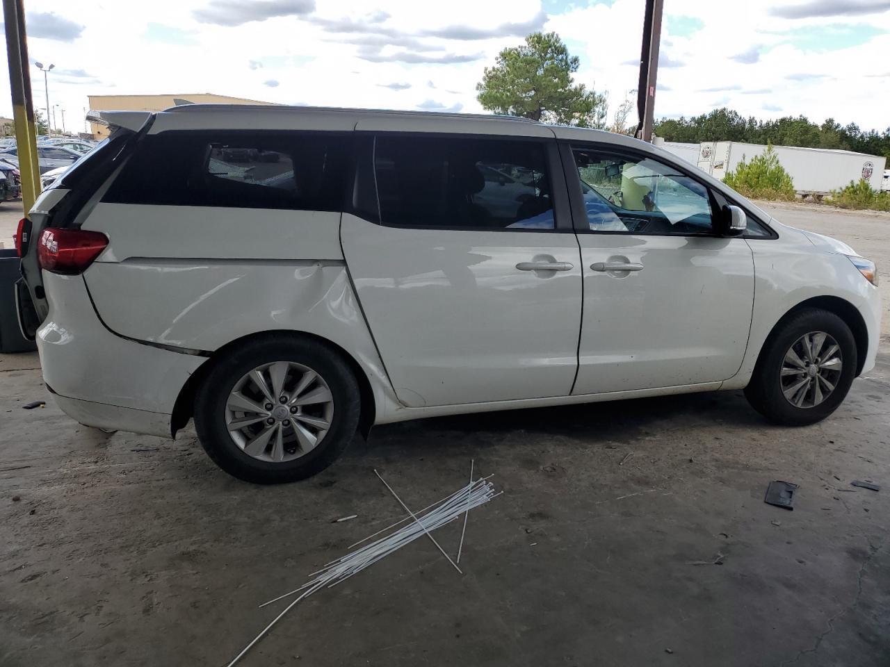 2016 Kia Sedona Lx - Image 3