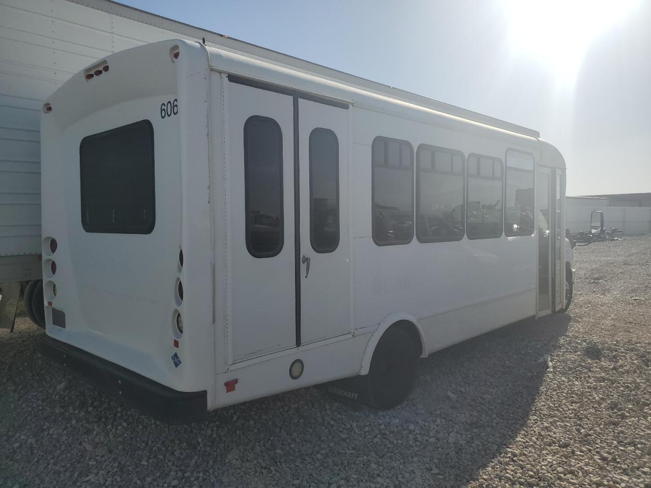 2016 Ford Econoline E450 Super Duty Cutaway Van - Фото 4