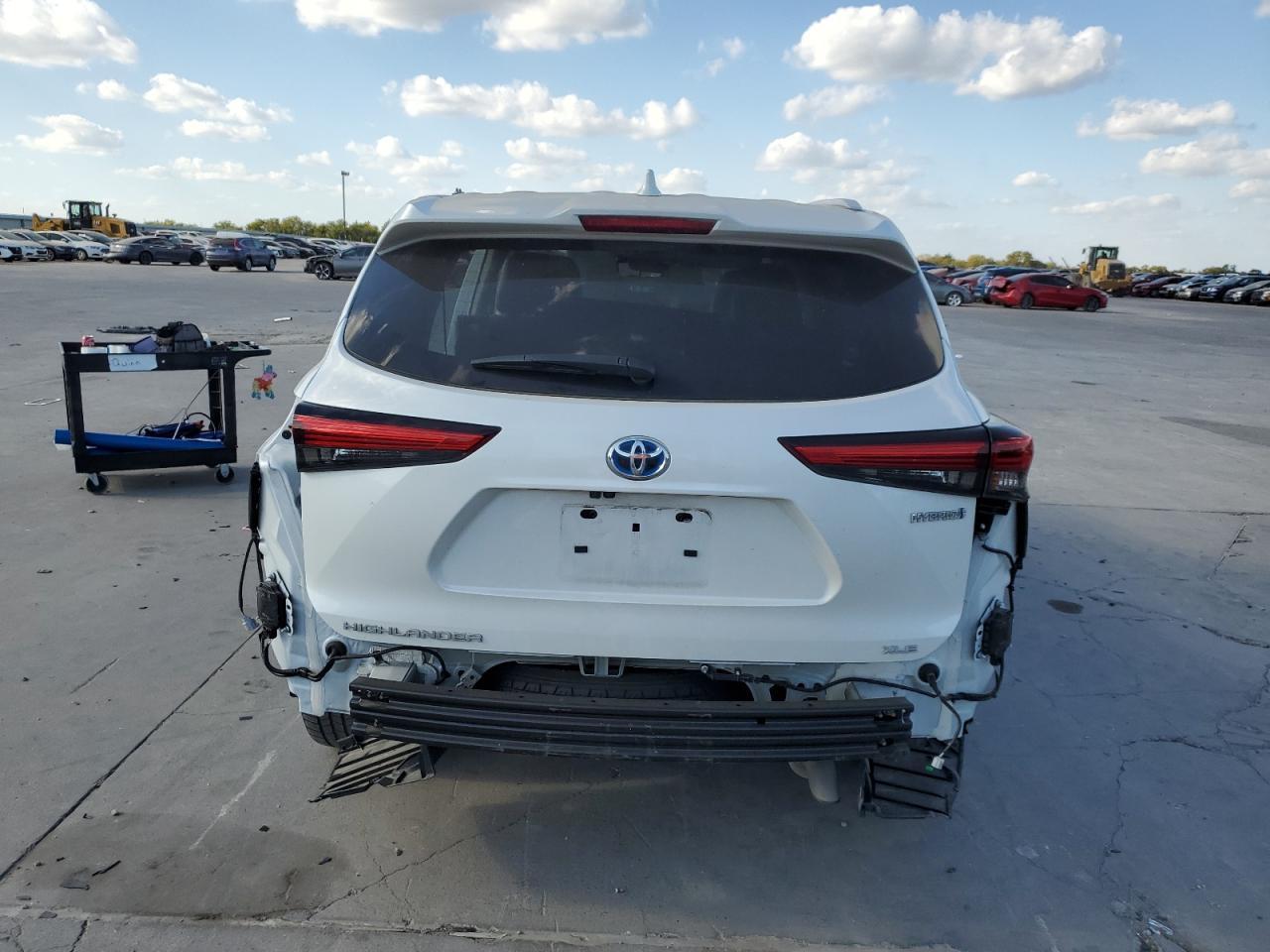 2023 Toyota Highlander Hybrid Bronze Edition - Image 6