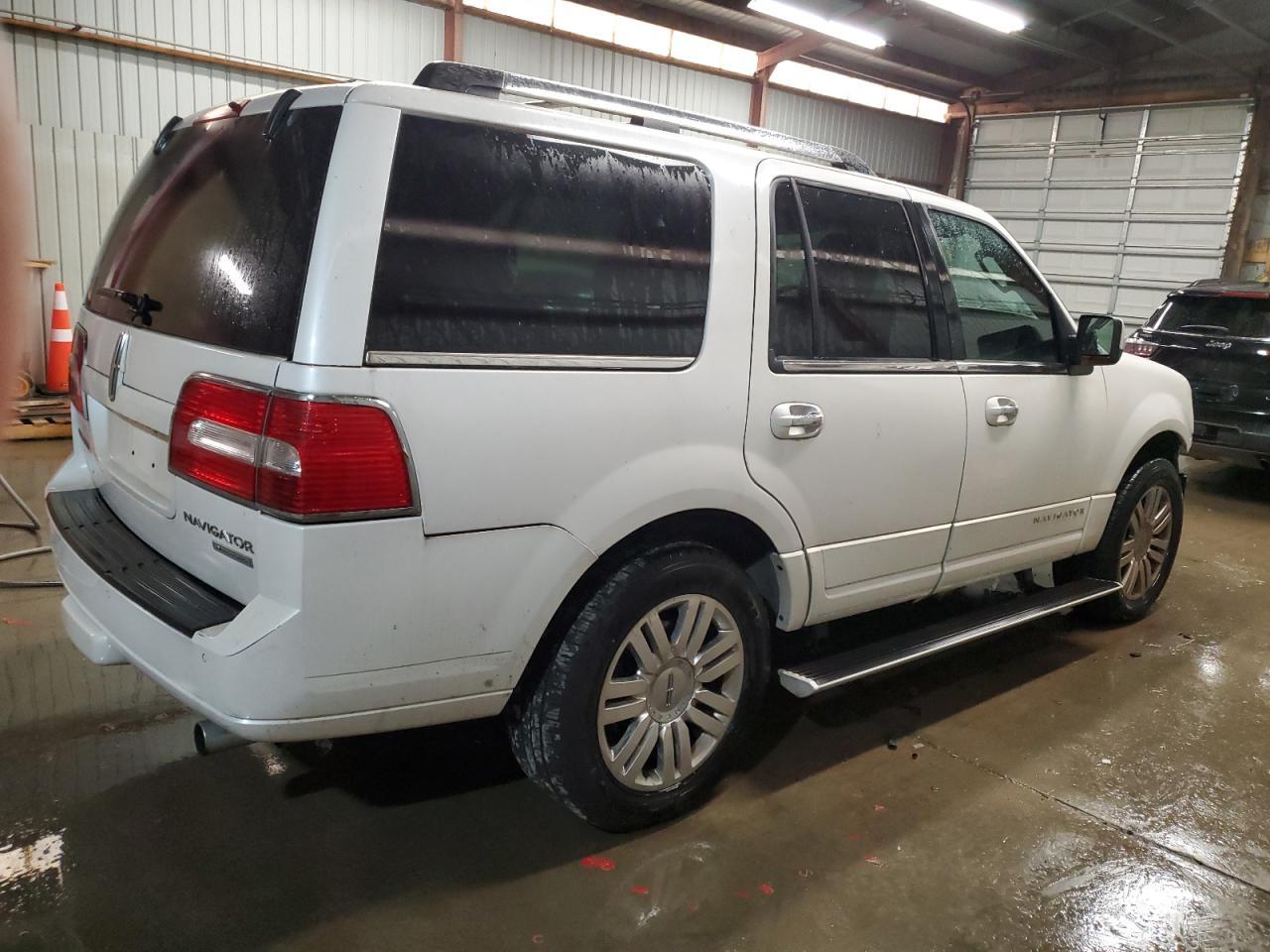 2011 Lincoln Navigator - Фото 3