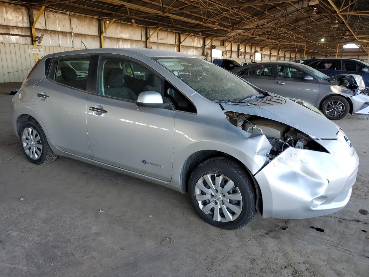 2015 Nissan Leaf S - Фото 4