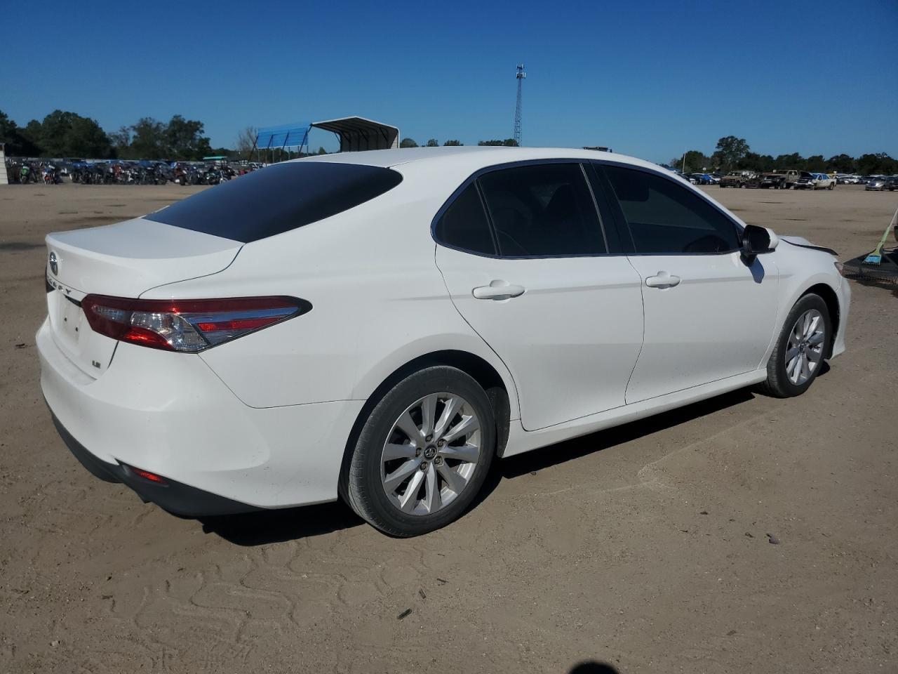 2018 Toyota Camry Le - Image 3