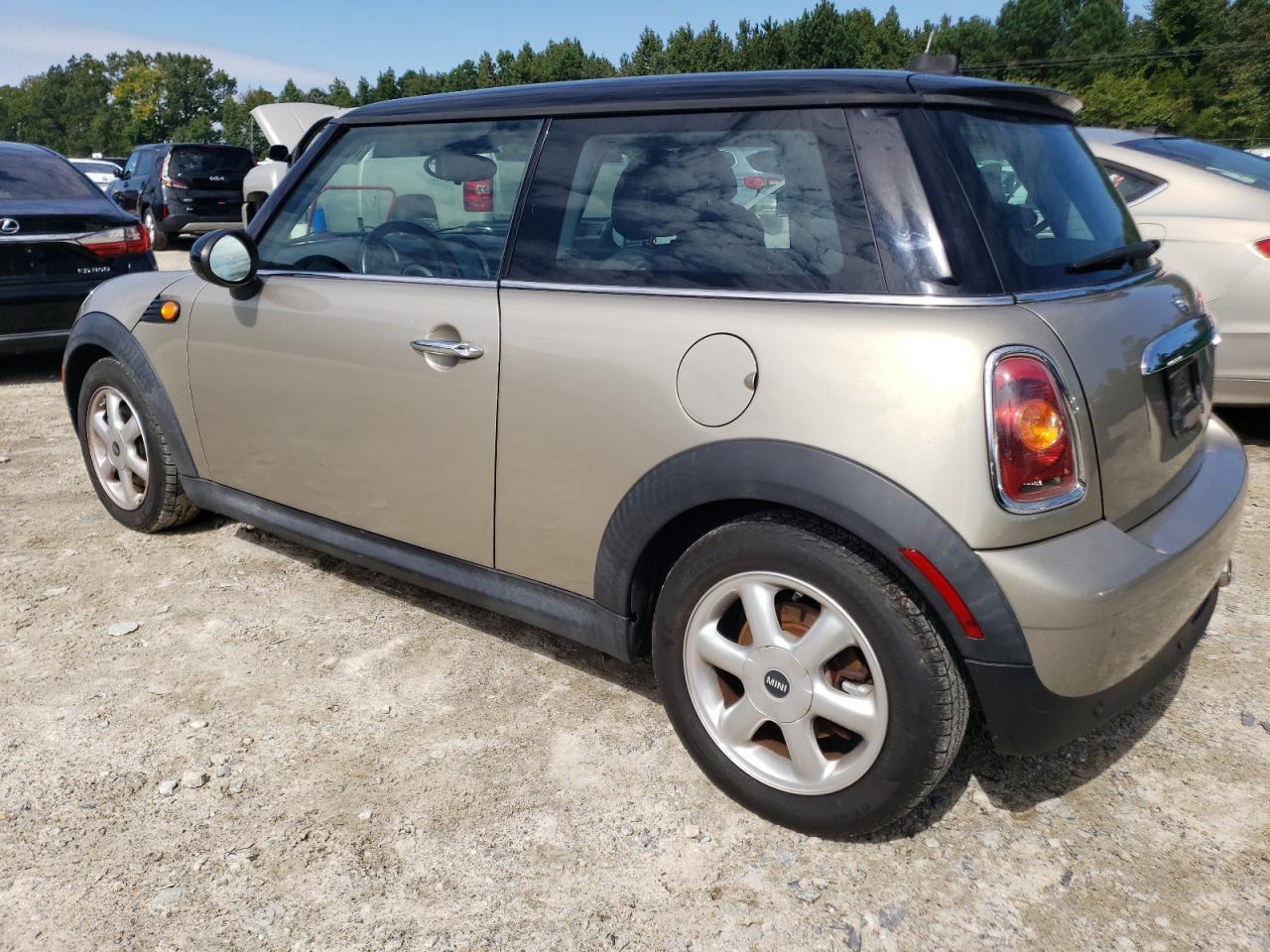 2010 Mini Cooper - Image 2