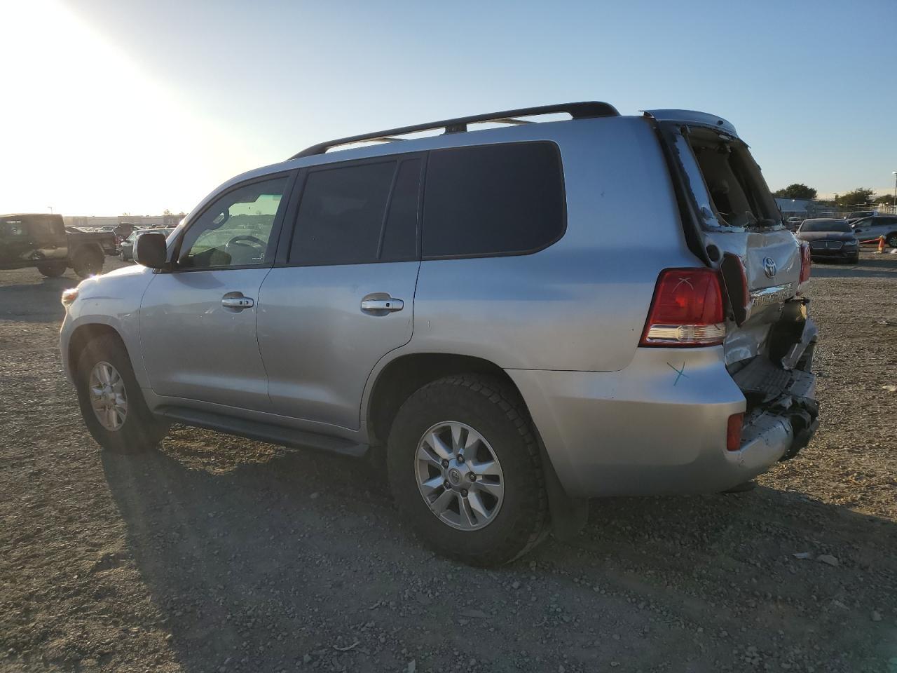 2011 Toyota Land Cruiser - Фото 2