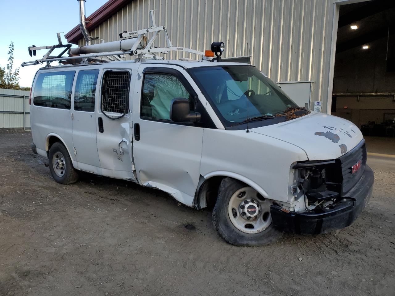 2010 GMC Savana G3500 - Image 4