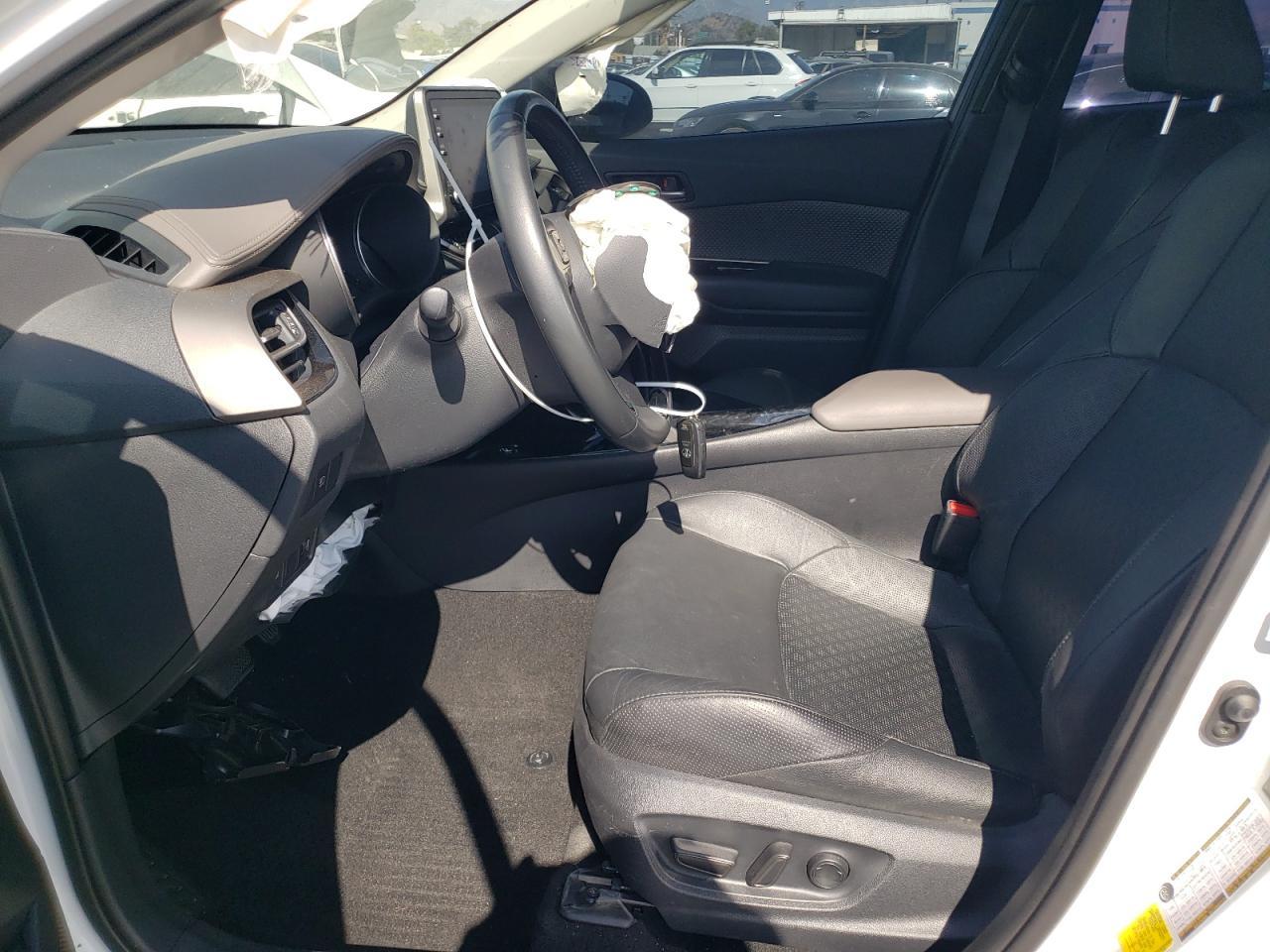 2022 Toyota C-Hr Xle - Image 7