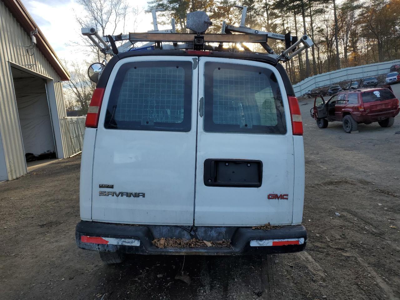 2010 GMC Savana G3500 - Image 6