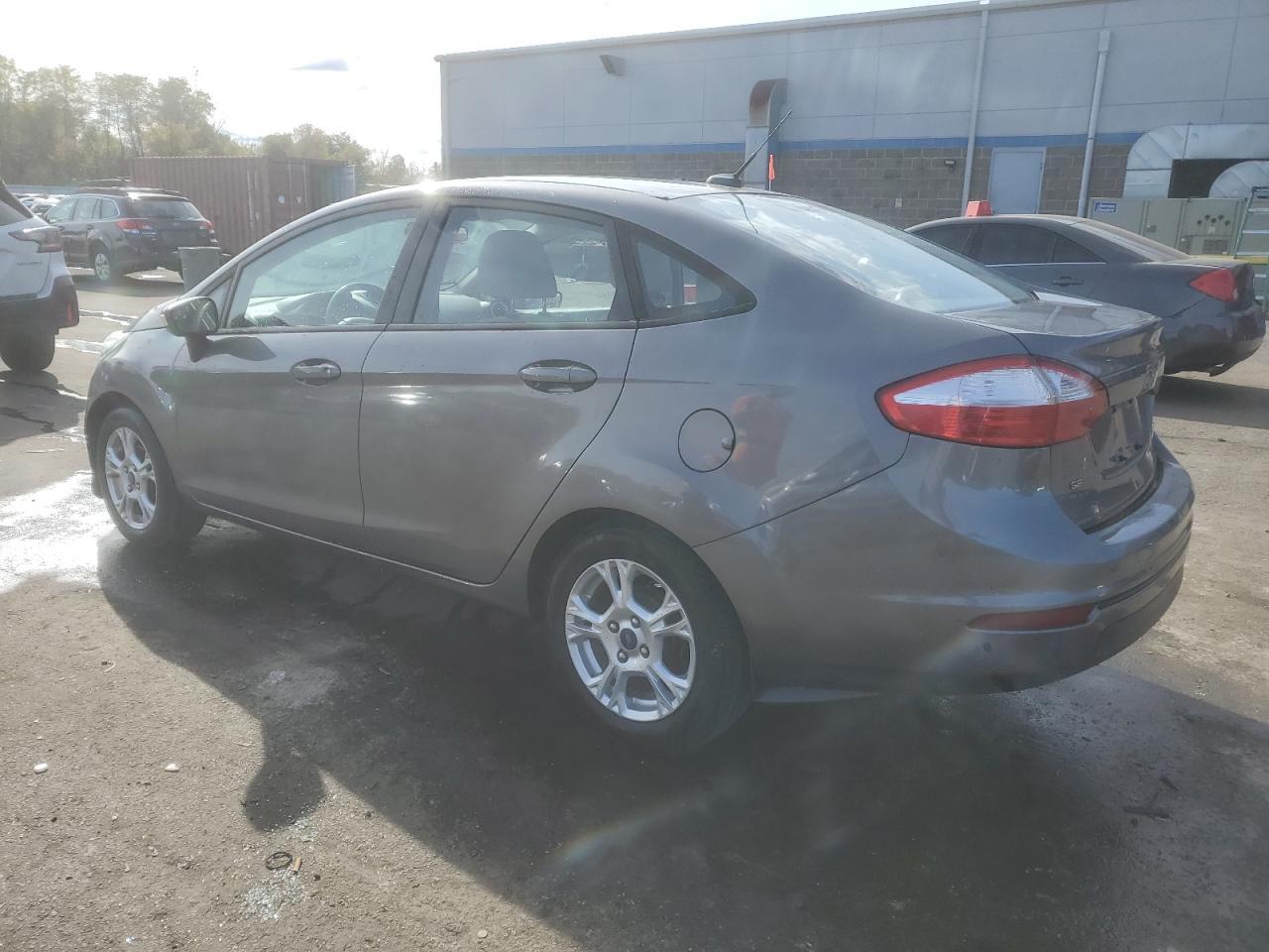 2014 Ford Fiesta Se - Image 2