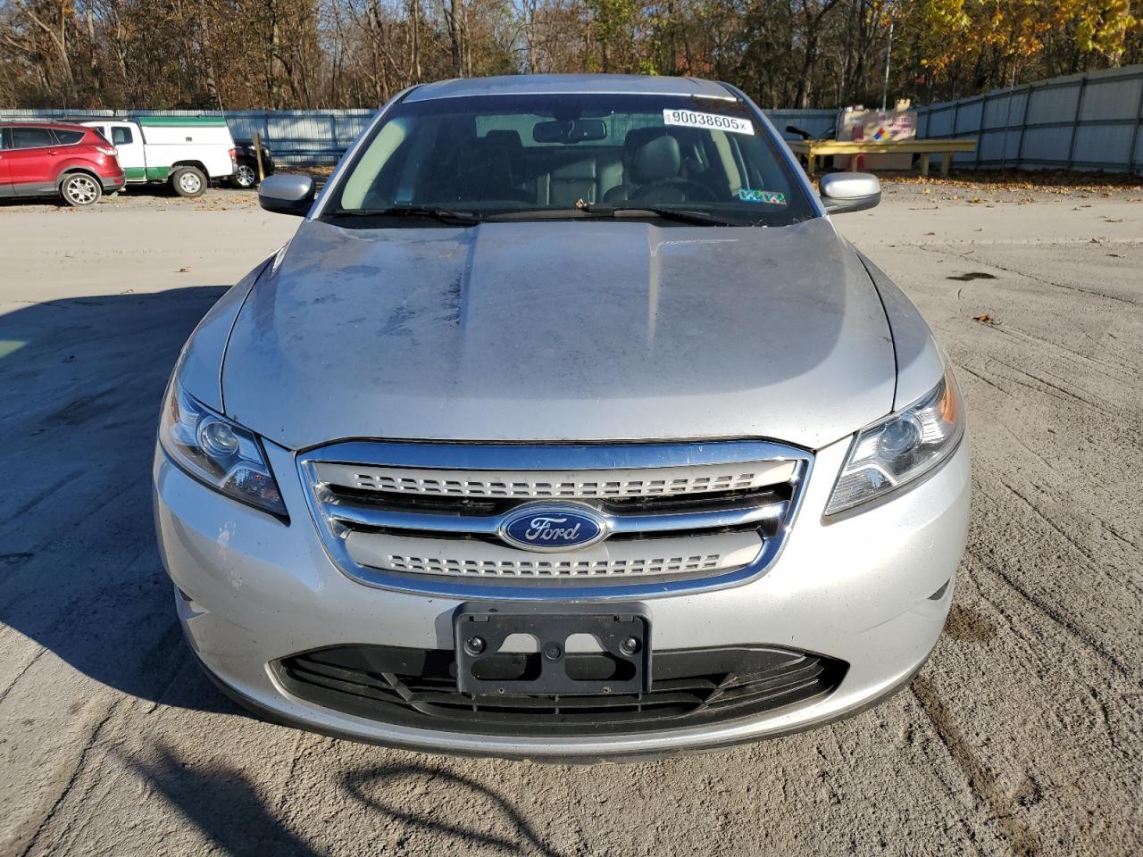 2011 Ford Taurus - Image 5