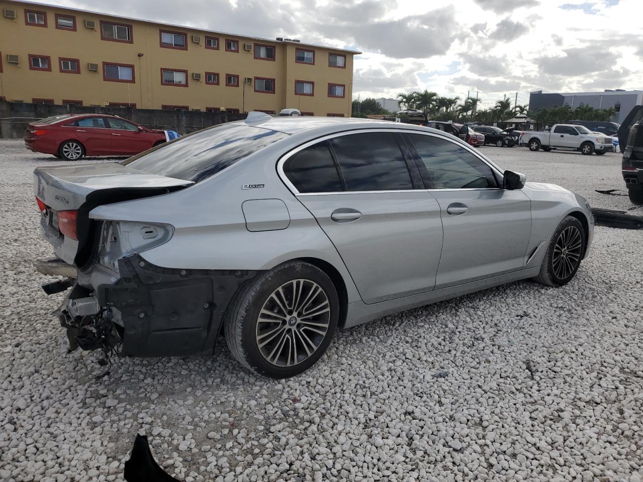 2019 BMW 530E - Image 3
