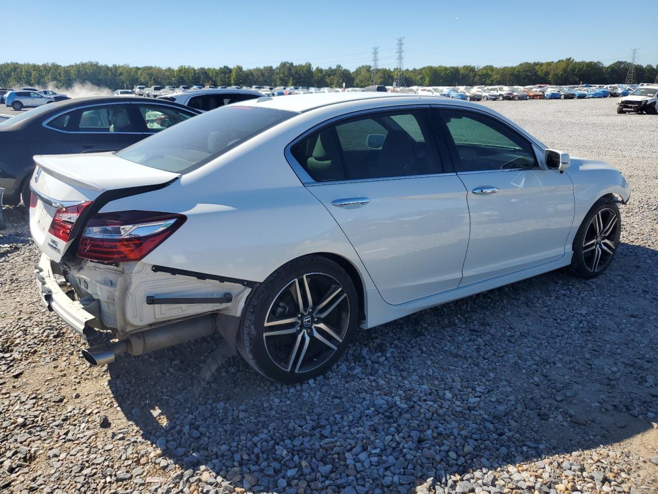 2017 Honda Accord Touring - Image 3