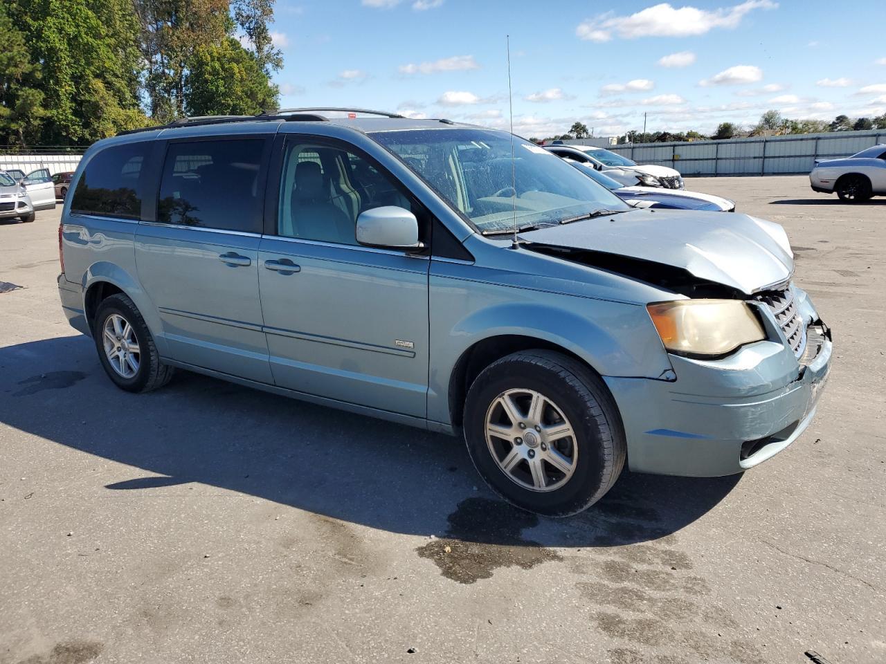 2008 Chrysler Town & Country Touring - Image 4